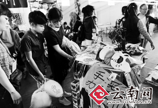 文博會閉幕日實(shí)錄:展會掃貨買買買(圖1) 文博會閉幕日實(shí)錄:展會掃貨買買買 加加微信接著買