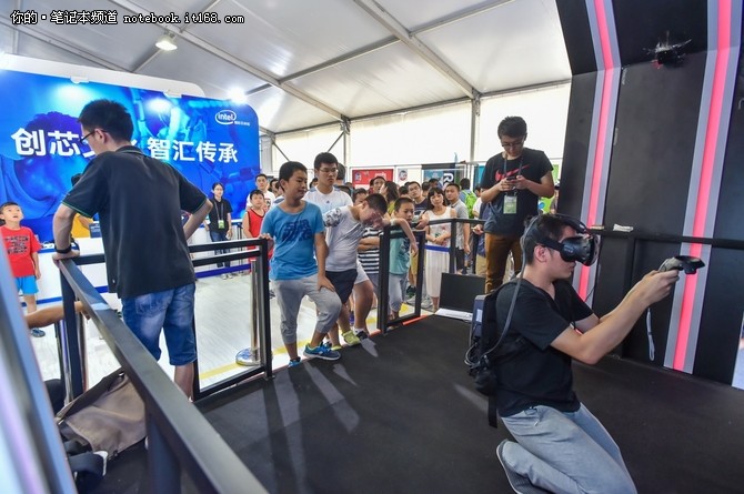 同方旗下機械革命VR背包驚艷北京創(chuàng)客展