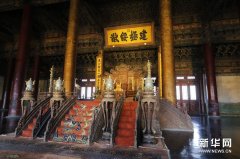 故宮＂點(diǎn)亮＂中軸線(xiàn)原狀展廳迎＂國(guó)際博物館日＂